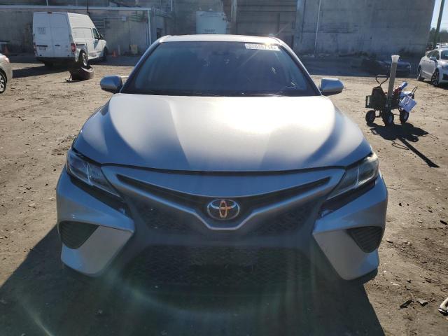 4T1B11HK0KU232932 - 2019 TOYOTA CAMRY L SILVER photo 5