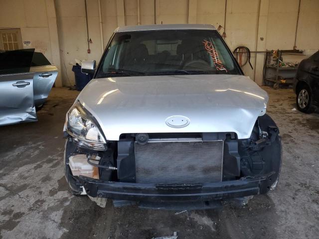 KNDJT2A57D7768170 - 2013 KIA SOUL SILVER photo 5