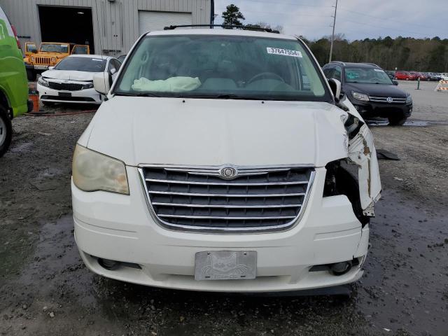 2A8HR54P58R731353 - 2008 CHRYSLER TOWN & COU TOURING WHITE photo 5