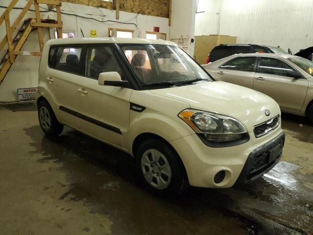 KNDJT2A56D7556053 - 2013 KIA SOUL WHITE photo 4