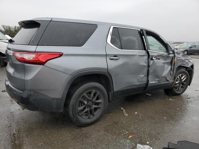 1GNEVFKW2JJ131252 - 2018 CHEVROLET TRAVERSE LS GRAY photo 3