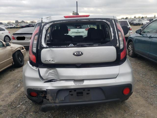 KNDJN2A26K7025044 - 2019 KIA SOUL SILVER photo 6