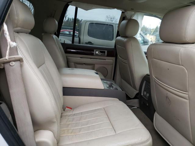 5LMFU28R84LJ40386 - 2004 LINCOLN NAVIGATOR 白色 照片 11
