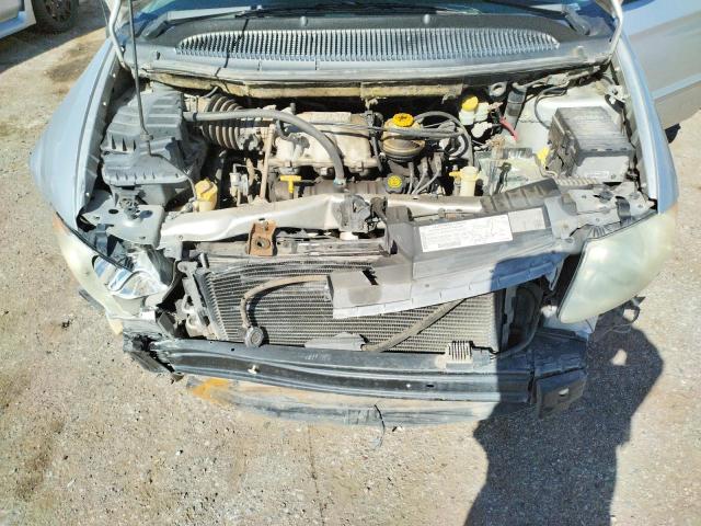 2C8GP74LX1R319919 - 2001 CHRYSLER TOWN & COU EX SILVER photo 12