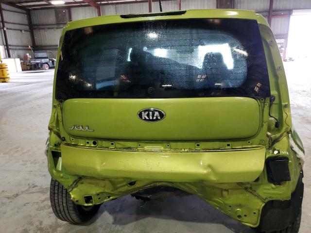 KNDJP3A57H7882587 - 2017 KIA SOUL + GREEN photo 6