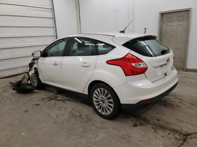 1FAHP3N27CL310259 - 2012 FORD FOCUS TITANIUM WHITE photo 2