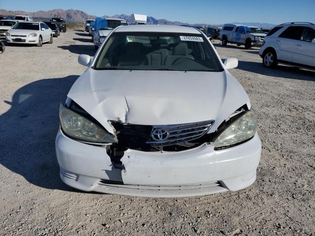 4T1BE32KX5U434139 - 2005 TOYOTA CAMRY LE/X LE WHITE photo 5