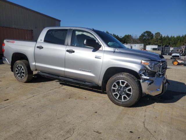 5TFDW5F18JX711810 - 2018 TOYOTA TUNDRA CREWMAX SR5 SILVER photo 4