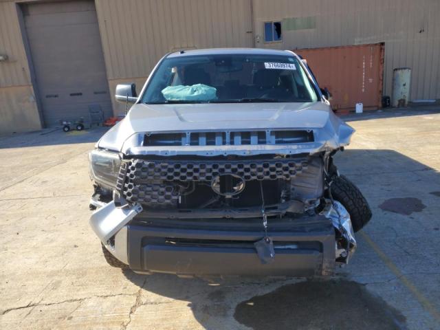 5TFDW5F18JX711810 - 2018 TOYOTA TUNDRA CREWMAX SR5 SILVER photo 5