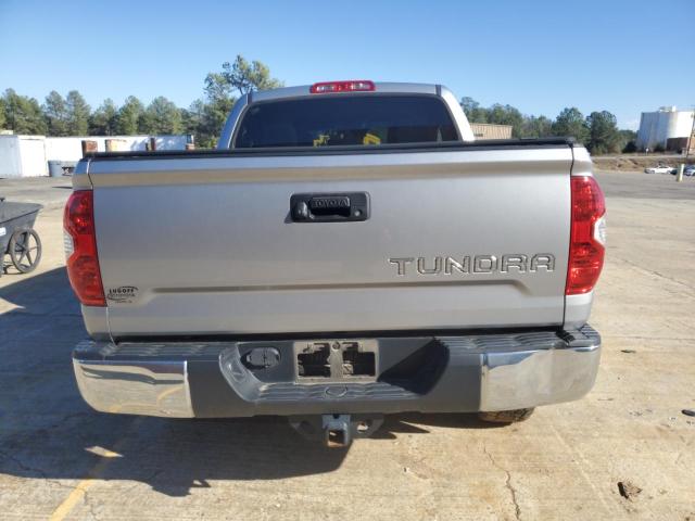 5TFDW5F18JX711810 - 2018 TOYOTA TUNDRA CREWMAX SR5 SILVER photo 6