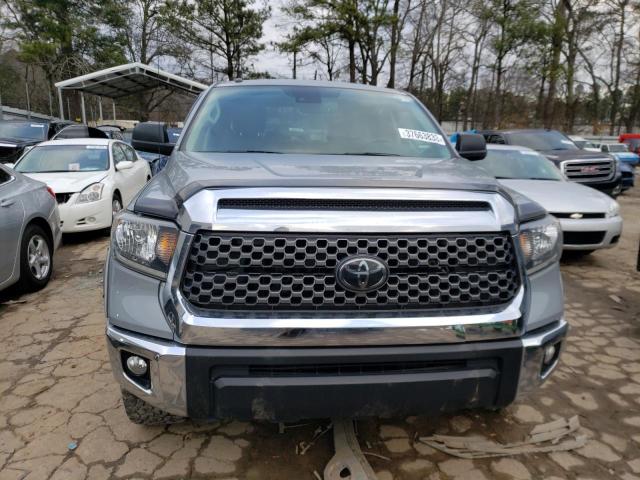 5TFDW5F10JX769927 - 2018 TOYOTA TUNDRA CREWMAX SR5 GRAY photo 5