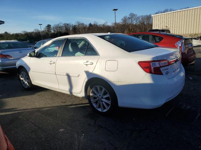 4T4BF1FK5CR271334 - 2012 TOYOTA CAMRY BASE WHITE photo 2