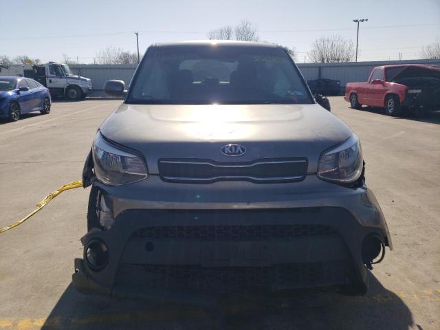 KNDJN2A25K7645934 - 2019 KIA SOUL GRAY photo 5