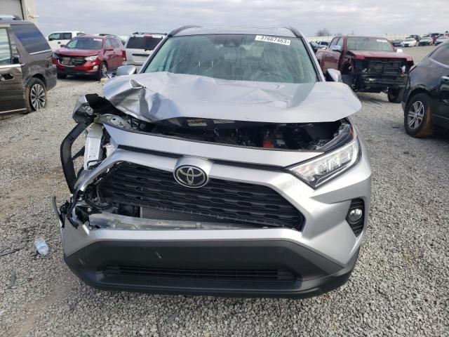 2T3A1RFV3MC146582 - 2021 TOYOTA RAV4 XLE PREMIUM SILVER photo 5