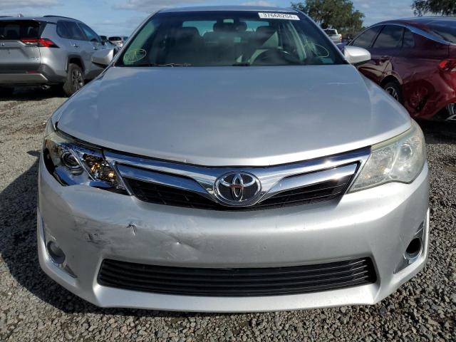 4T1BK1FK4DU535182 - 2013 TOYOTA CAMRY SE SILVER photo 5