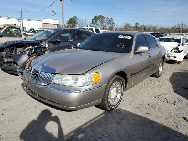 1LNHM81W52Y622957 - 2002 LINCOLN TOWN CAR EXECUTIVE BEIGE photo 1