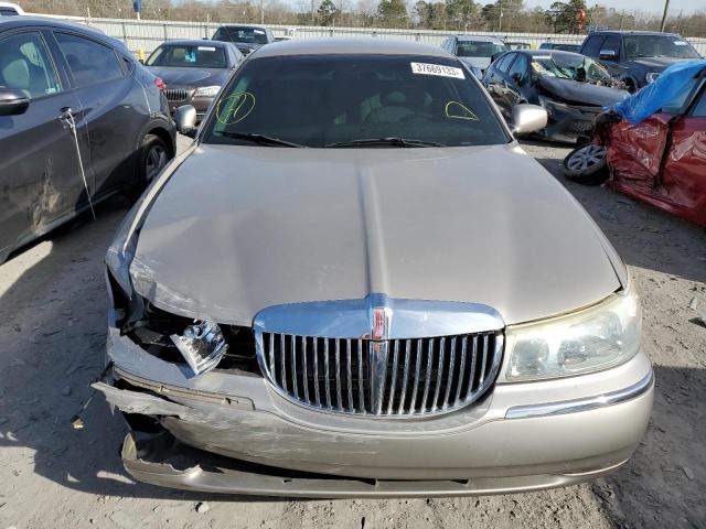 1LNHM81W52Y622957 - 2002 LINCOLN TOWN CAR EXECUTIVE BEIGE photo 5