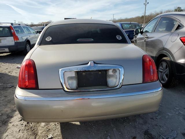 1LNHM81W52Y622957 - 2002 LINCOLN TOWN CAR EXECUTIVE BEIGE photo 6