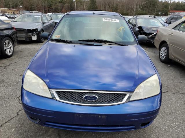 1FAFP34N06W144124 - 2006 FORD FOCUS ZX4 BLUE photo 5