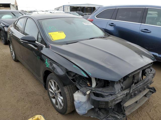 3FA6P0H78HR375305 - 2017 FORD FUSION SE BLACK photo 4