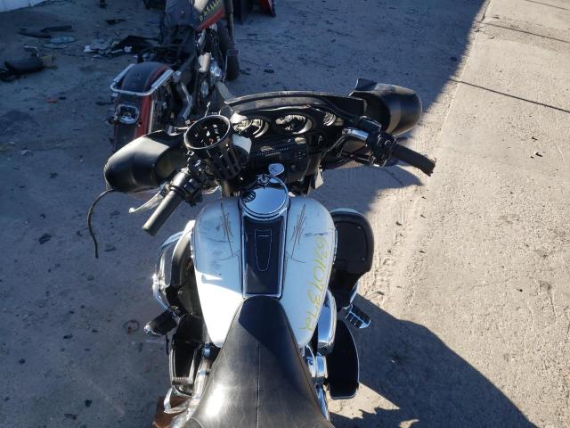 1HD1FC4117Y627372 - 2007 HARLEY-DAVIDSON FLHTCUI 白色 照片 5