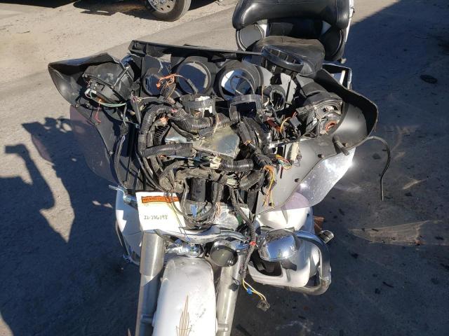 1HD1FC4117Y627372 - 2007 HARLEY-DAVIDSON FLHTCUI 白色 照片 9