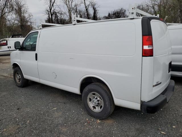 1GCWGAFPXL1267256 - 2020 CHEVROLET EXPRESS G2 WHITE photo 2