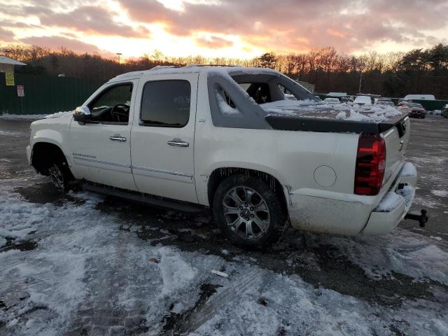 3GNFK32039G224978 - 2009 CHEVROLET AVALANCHE K1500 LTZ WHITE photo 2