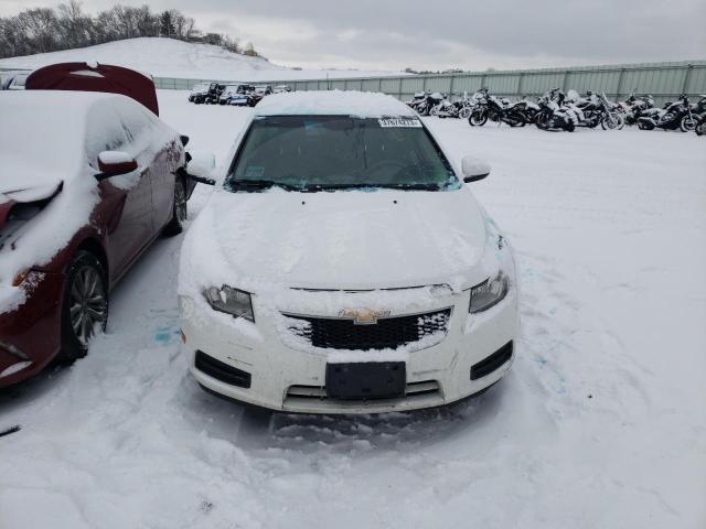 1G1PF5S95B7188586 - 2011 CHEVROLET CRUISE LT WHITE photo 5