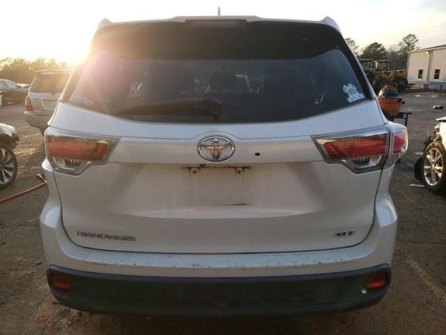 5TDKKRFHXFS071085 - 2015 TOYOTA HIGHLANDER XLE WHITE photo 6