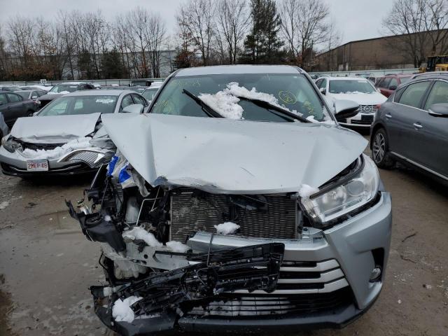 5TDBZRFH5JS845019 - 2018 TOYOTA HIGHLANDER LE GRAY photo 5