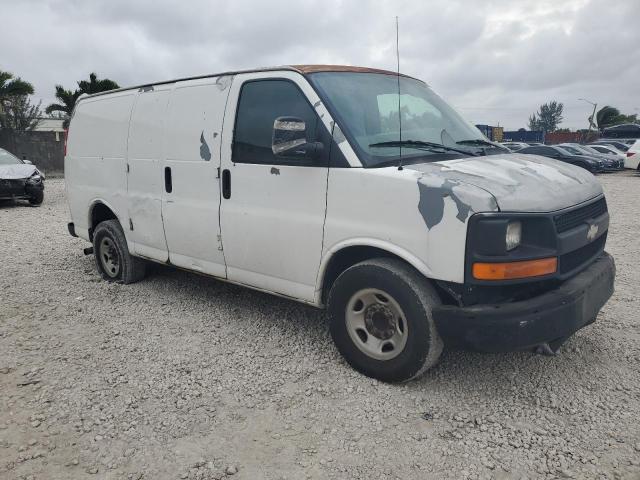 1GCGG25VX71219868 - 2007 CHEVROLET EXPRESS G2 WHITE photo 4