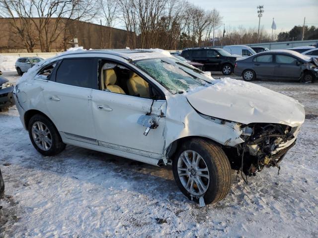 YV4612RKXG2839933 - 2016 VOLVO XC60 T5 PREMIER WHITE photo 4