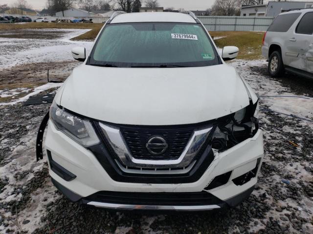 KNMAT2MV0JP576371 - 2018 NISSAN ROGUE S WHITE photo 5