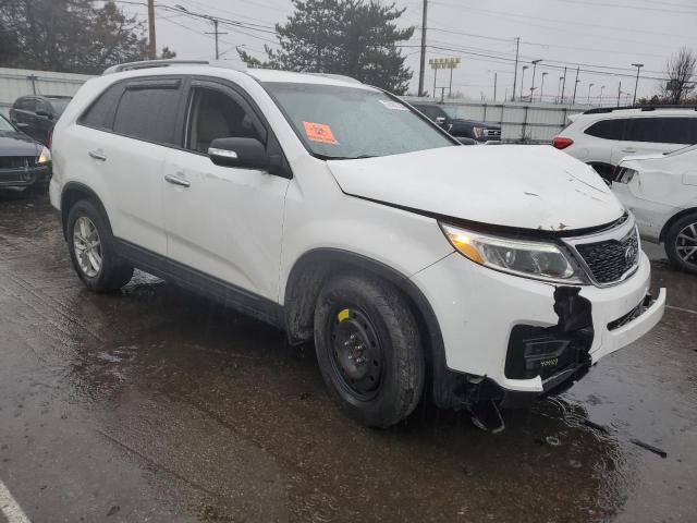 5XYKT4A68FG650465 - 2015 KIA SORENTO LX WHITE photo 4