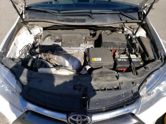 4T1BF1FK1HU768012 - 2017 TOYOTA CAMRY LE WHITE photo 11