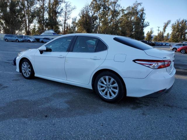 JTNB11HK0J3039118 - 2018 TOYOTA CAMRY L WHITE photo 2