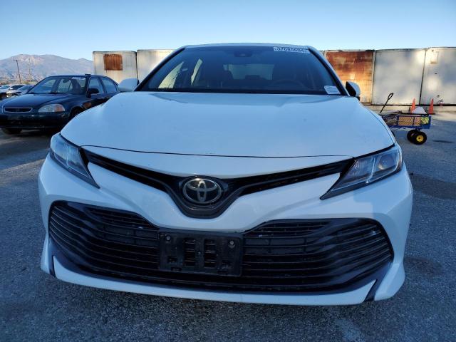 JTNB11HK0J3039118 - 2018 TOYOTA CAMRY L WHITE photo 5