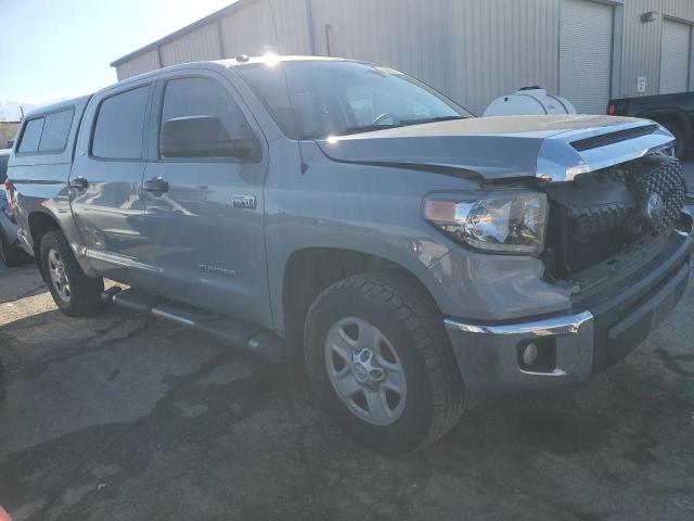 5TFDY5F14JX722670 - 2018 TOYOTA TUNDRA CREWMAX SR5 GRAY photo 4