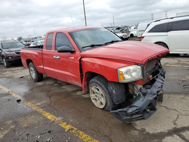 1D7HW42N35S163678 - 2005 DODGE DAKOTA SLT RED photo 4