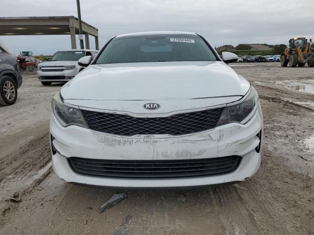 5XXGT4L33JG239500 - 2018 KIA OPTIMA LX WHITE photo 5