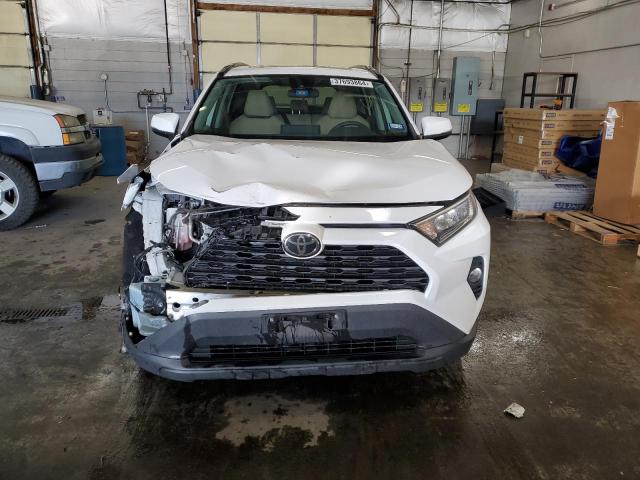 2T3W1RFV8KC026957 - 2019 TOYOTA RAV4 XLE WHITE photo 5