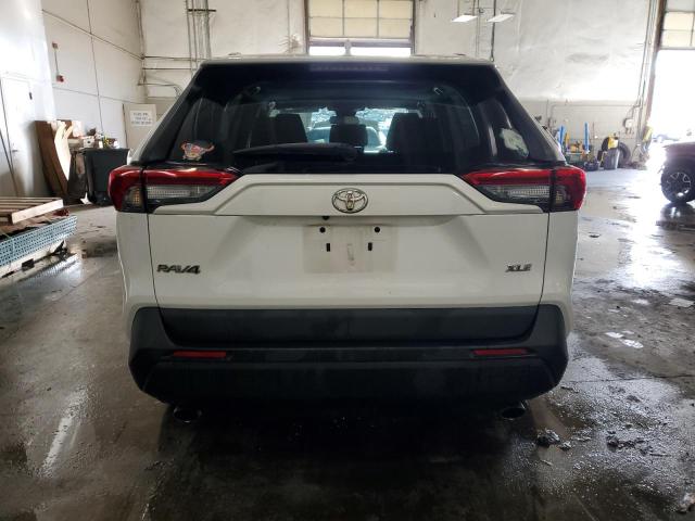 2T3W1RFV8KC026957 - 2019 TOYOTA RAV4 XLE WHITE photo 6