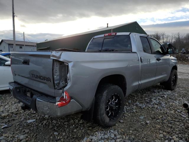 5TFUM5F18JX078778 - 2018 TOYOTA TUNDRA DOUBLE CAB SR/SR5 SILVER photo 3