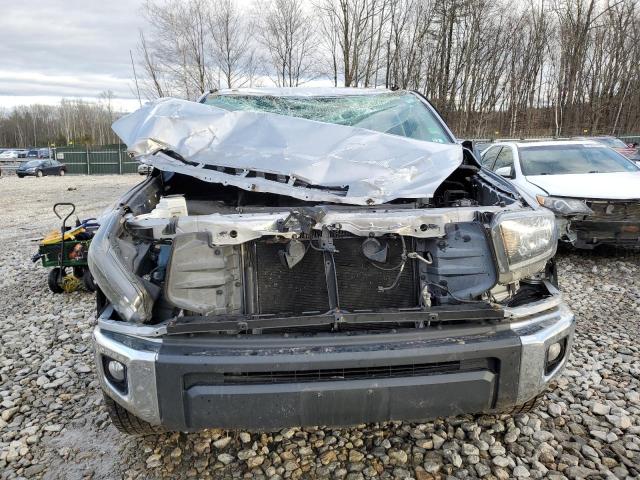 5TFUM5F18JX078778 - 2018 TOYOTA TUNDRA DOUBLE CAB SR/SR5 SILVER photo 5