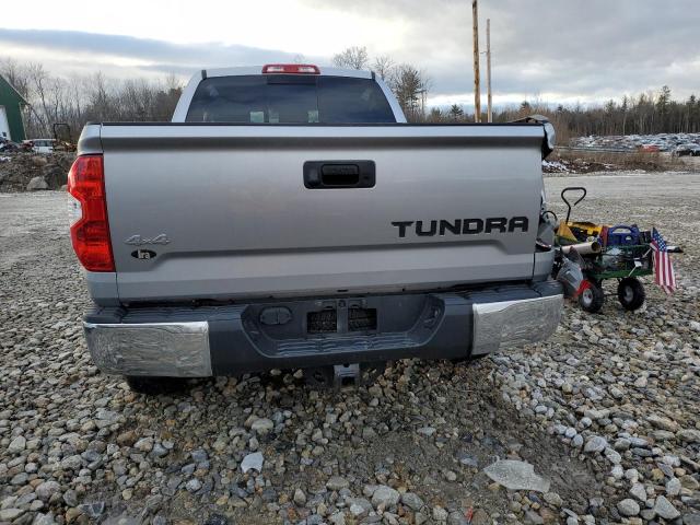 5TFUM5F18JX078778 - 2018 TOYOTA TUNDRA DOUBLE CAB SR/SR5 SILVER photo 6