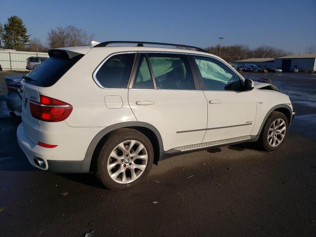 5UXZV4C59D0G52498 - 2013 BMW X5 XDRIVE35I WHITE photo 3