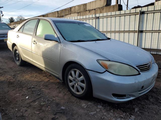 JTDBF30K240152068 - 2004 TOYOTA CAMRY LE SILVER photo 4