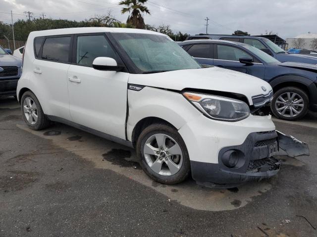 KNDJN2A2XH7471268 - 2017 KIA SOUL WHITE photo 4