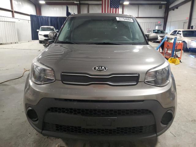 KNDJN2A28H7461046 - 2017 KIA SOUL GRAY photo 5